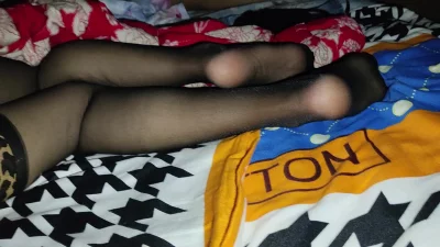 依然半夜玩老婆，看老婆的蠕动肥臀和秒湿的骚逼，倾听老婆的低淫