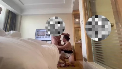 深喉站立式操熟女母狗