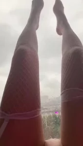 伊苏尔德原创对着学校自慰的骚母狗